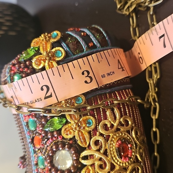 A Classic Mary Frances Mini Beaded Hard Shell Multi-Colored Clutch. - Picture 11 of 14